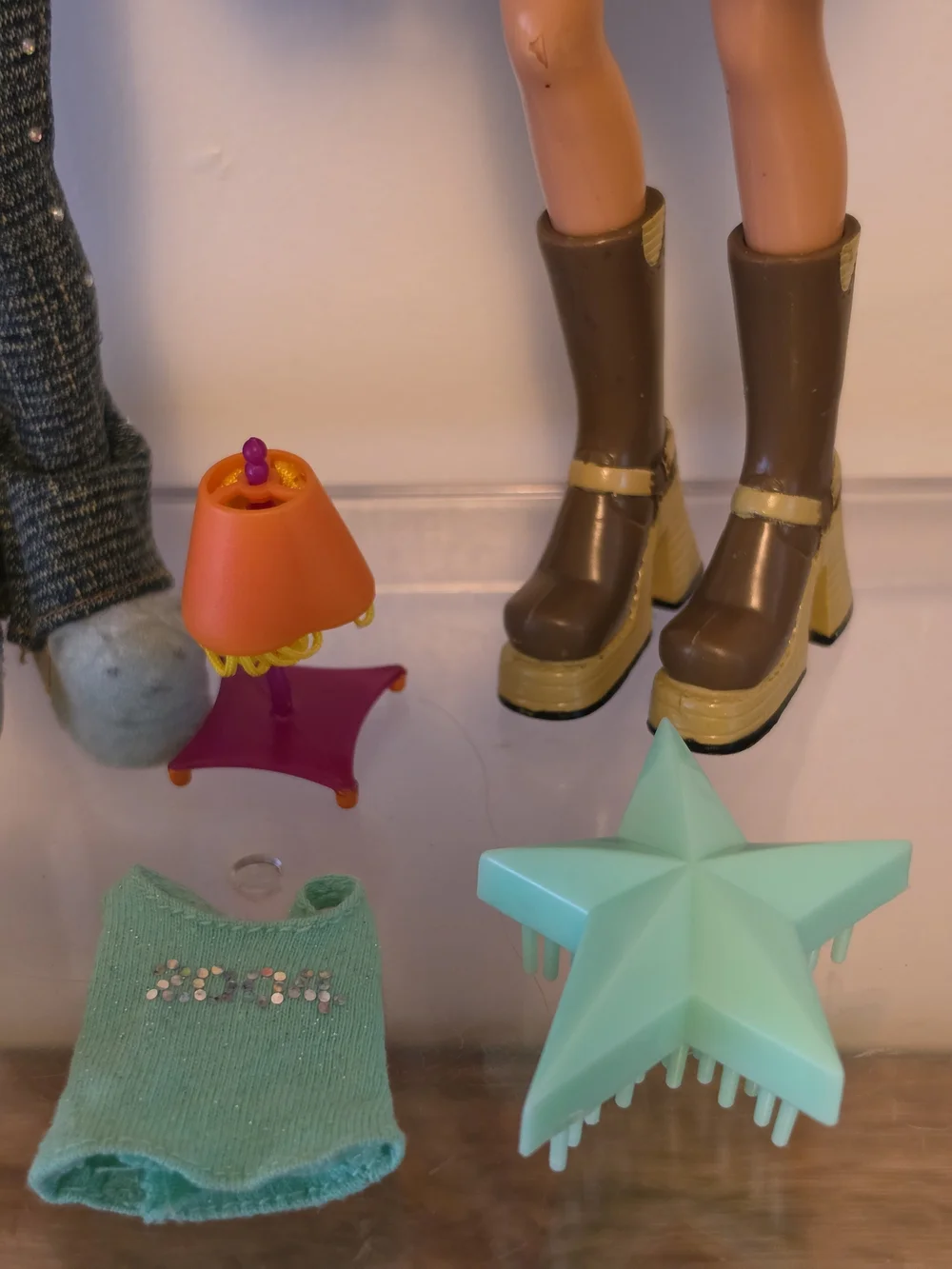 Bratz Dolls Lot with Accessories - Brown Hair, Glitter Outfits 2000s